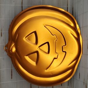 Wilton 2002 Vintage Orange Pumpkin Aluminum Cake Pan 2105-2059